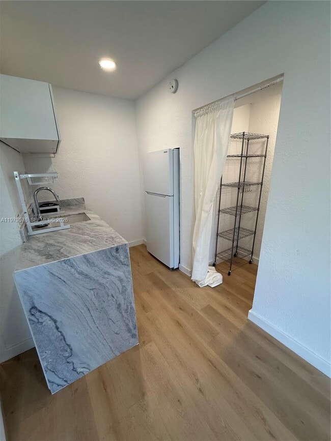 Building Photo - 2421 SW 26th Terrace