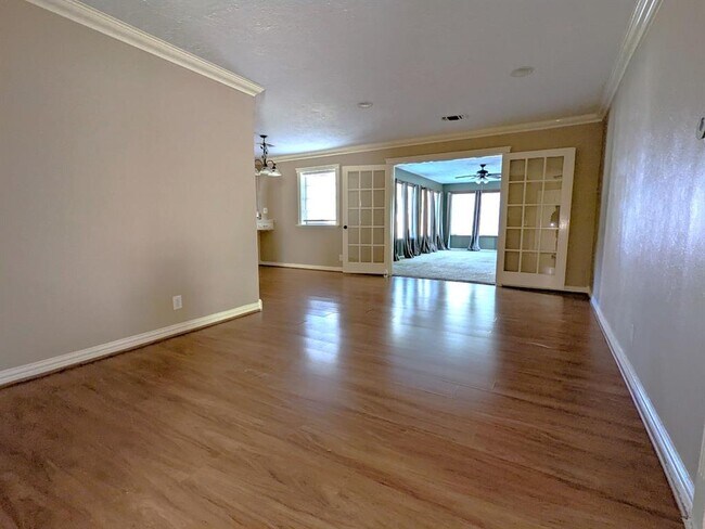 Building Photo - 22 Woody Creek Dr
