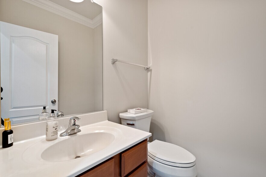 Building Photo - 500 Overlook Park Dr