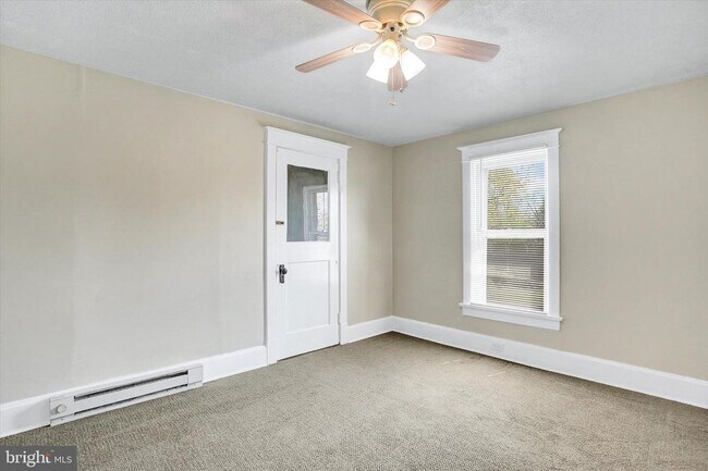 Building Photo - 319 N 2nd St