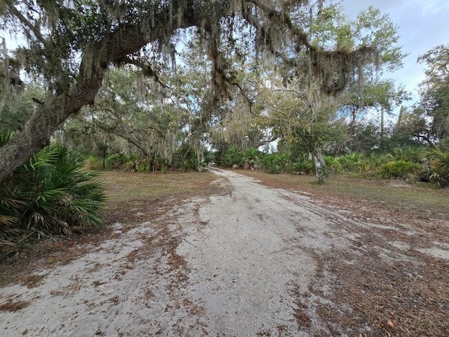 Building Photo - Rarely Available 3 bed/ 2 bath in Hidden River in Myakka