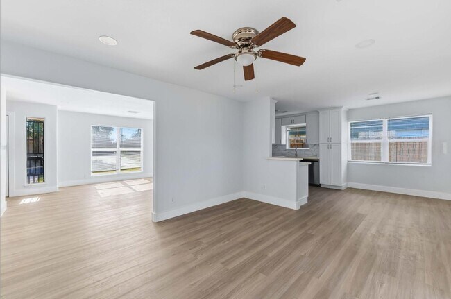 Building Photo - 3923 Hickok Ln