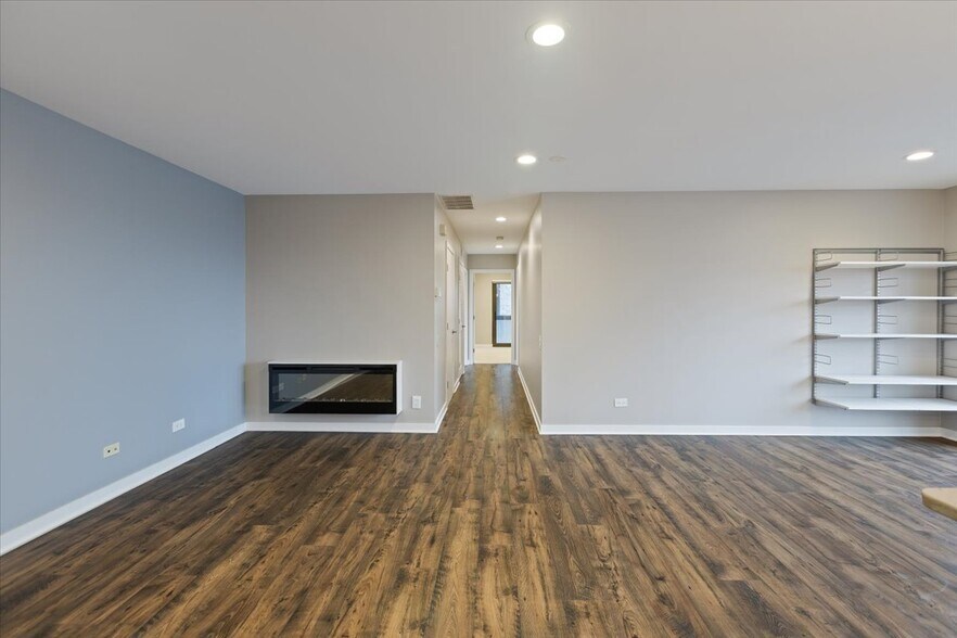 Building Photo - 222 S Racine Ave