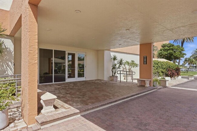 Building Photo - 4401 Gulf of Mexico Dr