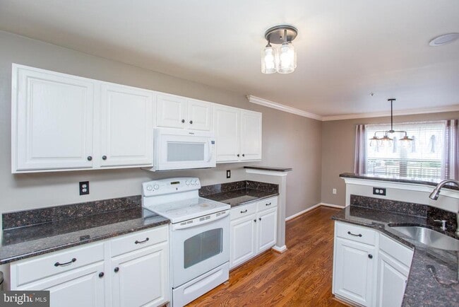 Building Photo - 207 Hampshire Dr
