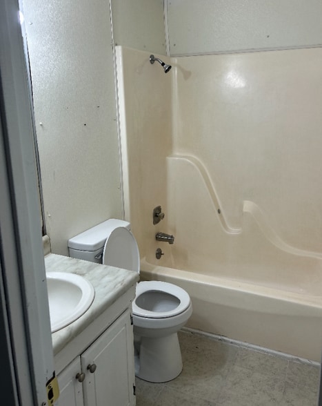 Building Photo - 1701 Goodwin Rd