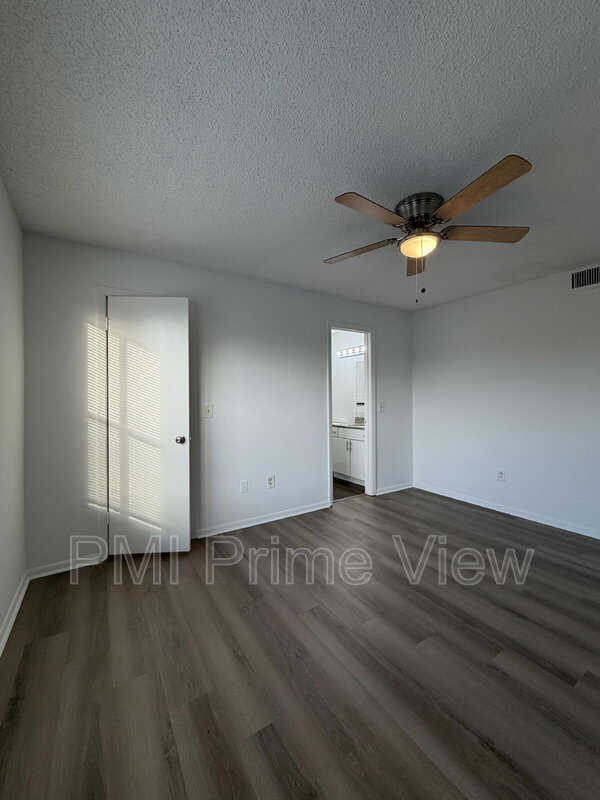 Building Photo - 4401 W McNab Rd