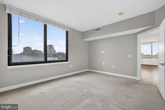 Building Photo - 2451 Midtown Ave