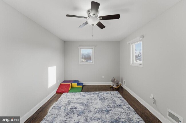 Building Photo - 38 Vine Way