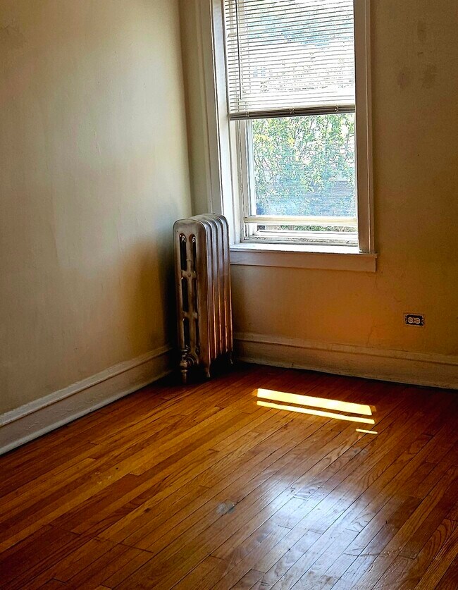Building Photo - 2454 N Kilpatrick Ave