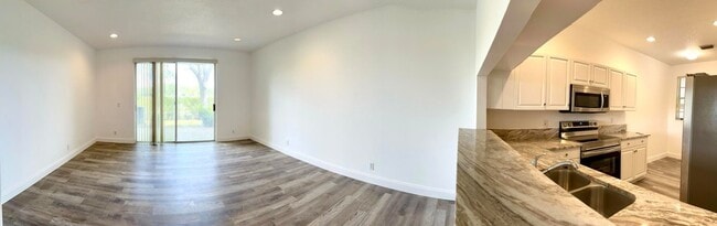 Building Photo - 10253 Vía Hibiscus