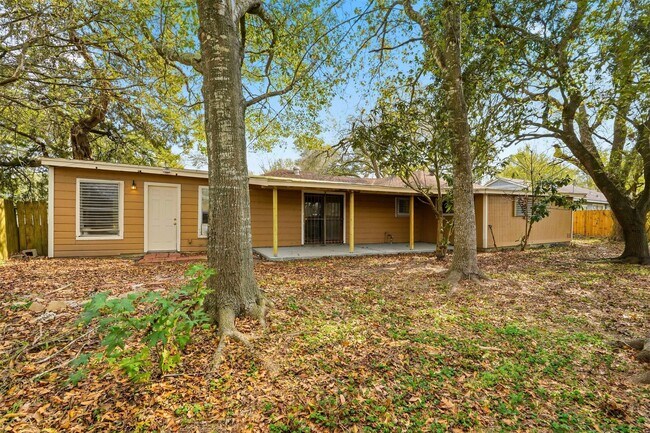 Building Photo - 1759 S Park