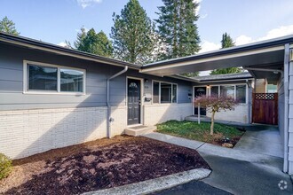 Building Photo - 2 Bedroom 1 Bath Duplex w/ Laundry & Parking