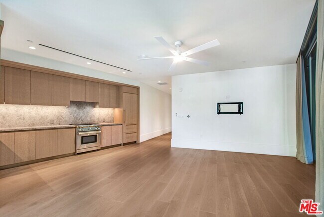 Building Photo - 8420 W Sunset Blvd