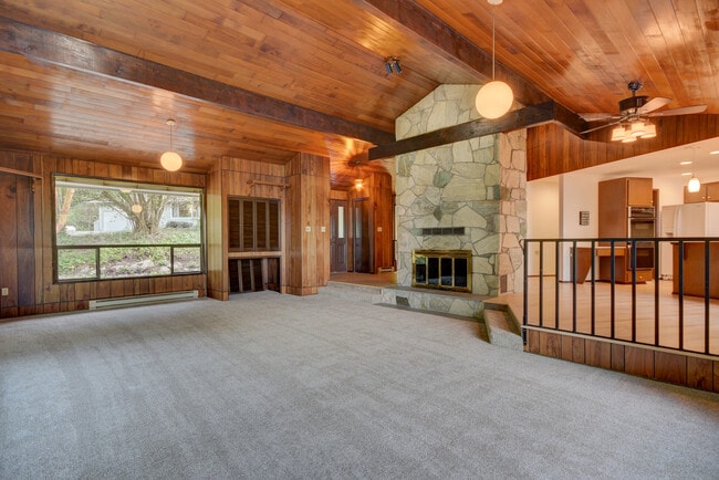 Building Photo - 2 Bed+ 2 Bath Home With Water View