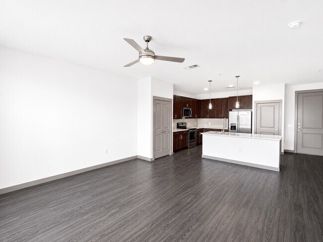 Building Photo - 1111 N Durham Dr