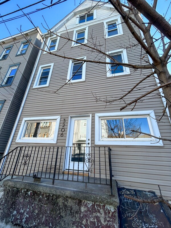 Building Photo - 3206 Dobson St