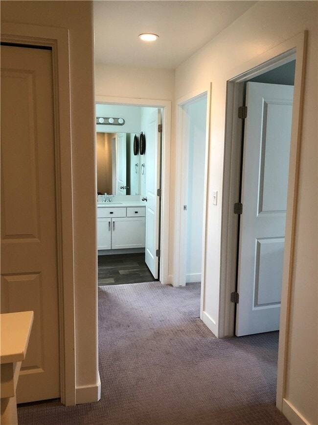 Building Photo - Luxury Bluffdale 4 Bedroom Town Home