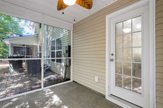 Building Photo - Beautiful FOUR bedroom townhome in Goose Creek!