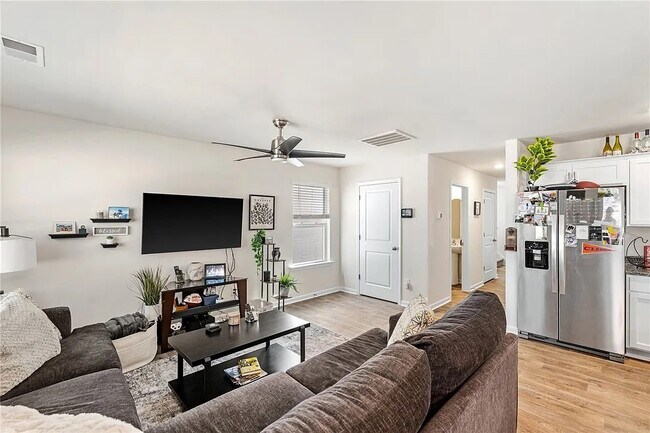 Building Photo - 511 Oakmont Valley Trl