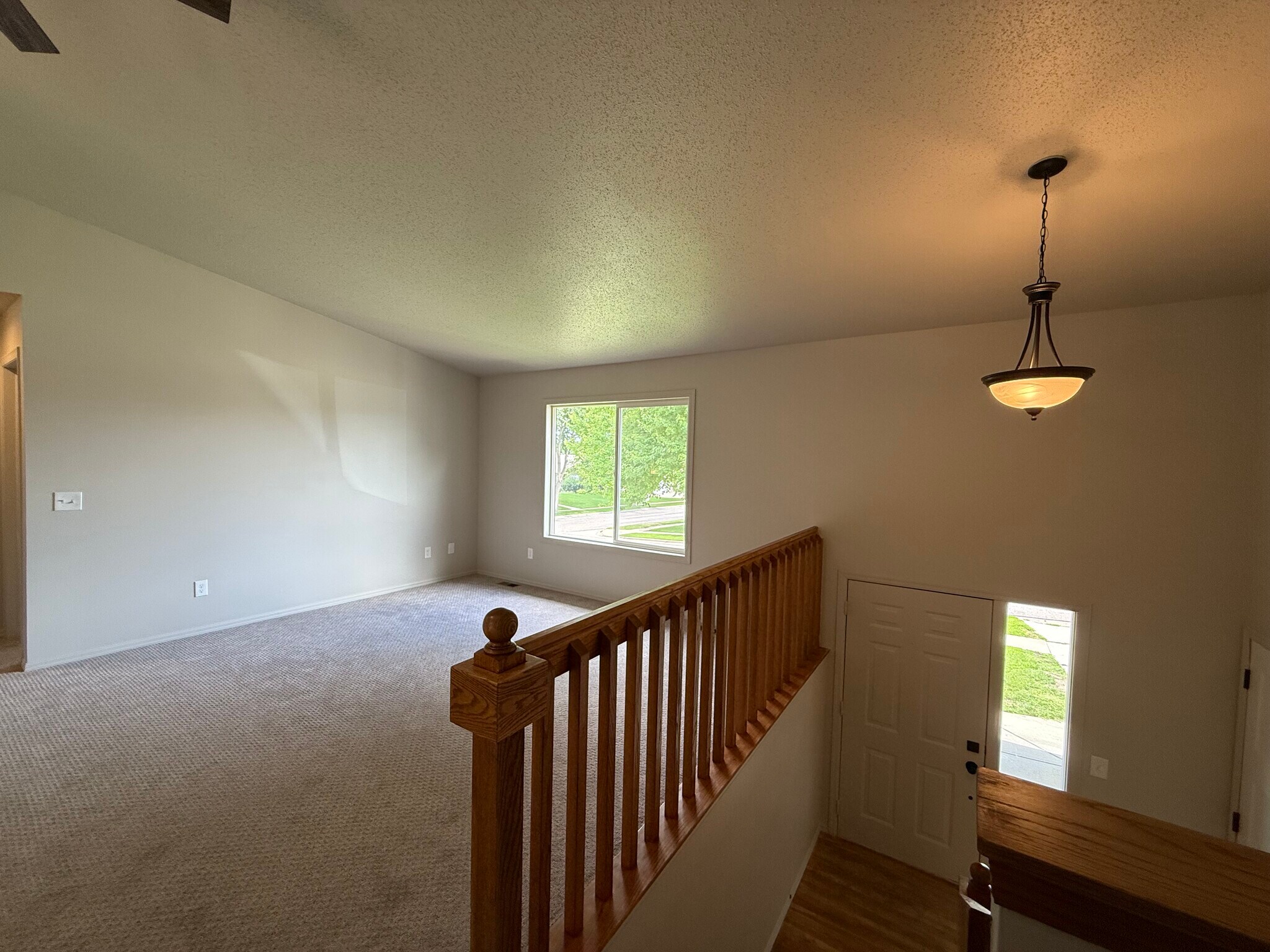 Living room - 2005 S Gordon Dr