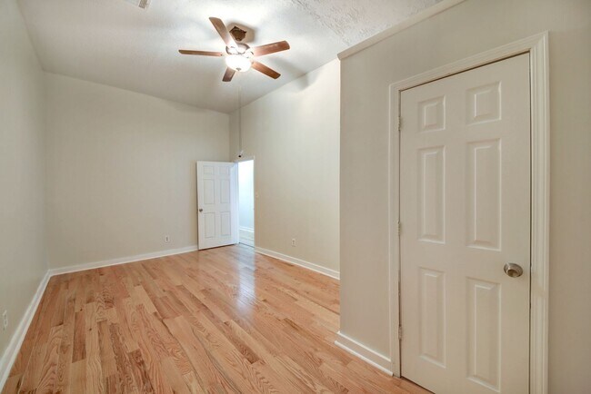 Building Photo - 602 W 36th St