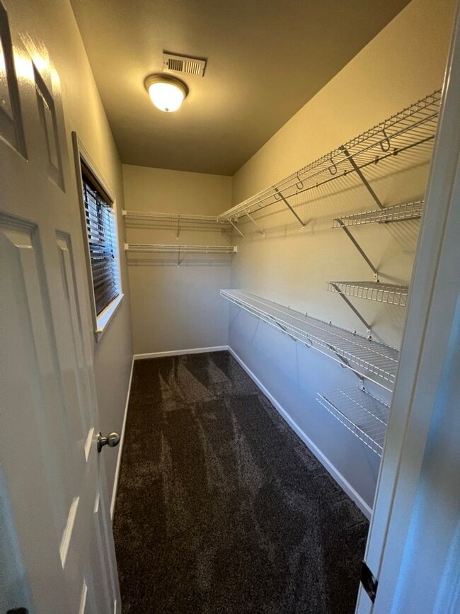 Building Photo - Townhome For Rent In Hoover!!! Available now!