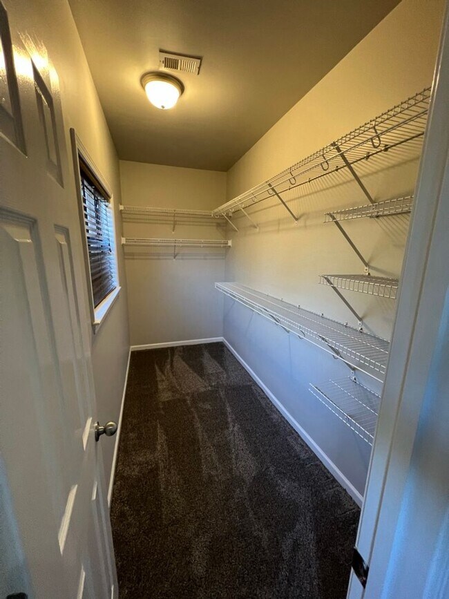 Building Photo - Townhome For Rent In Hoover!!! COMING SOON!