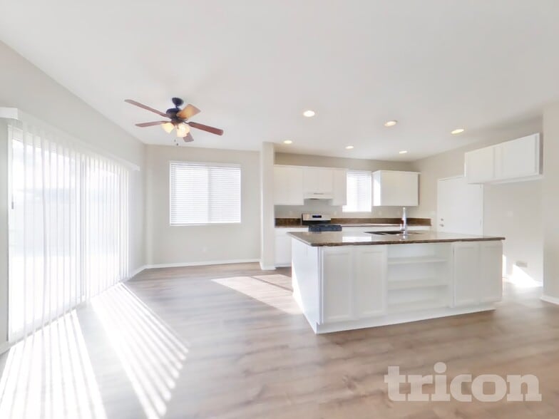 Building Photo - 1734 W Ave H 1