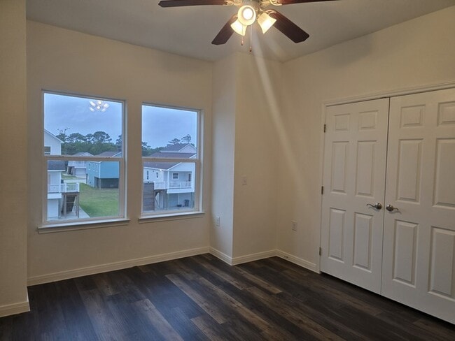 Building Photo - 4/2/2-With waterview!