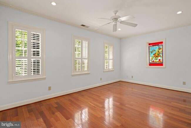 Building Photo - 1241 30th St NW