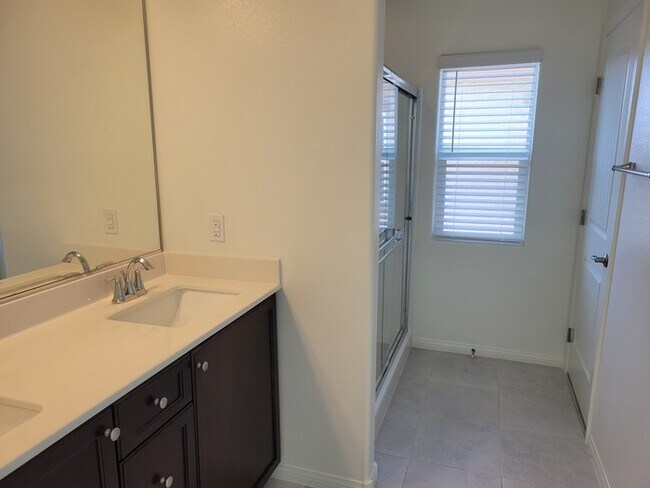 Building Photo - Beautiful 4-bedroom home!