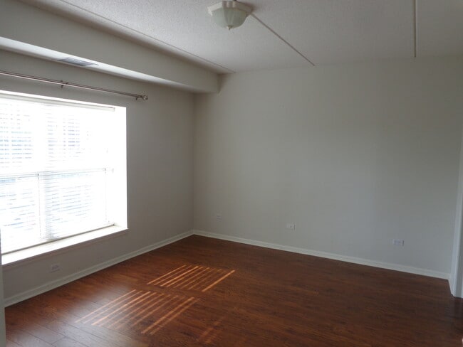 Building Photo - 410 W Mahogany Ct