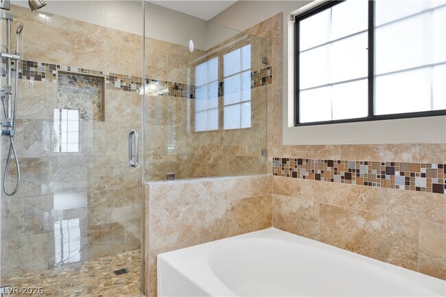 Building Photo - 2710 Strathmoor Dr