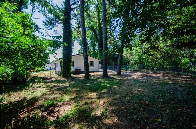 Building Photo - 4244 Lindsey Dr