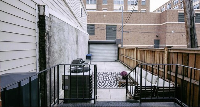 Building Photo - Great Price, Center of H St - WITH Secured...