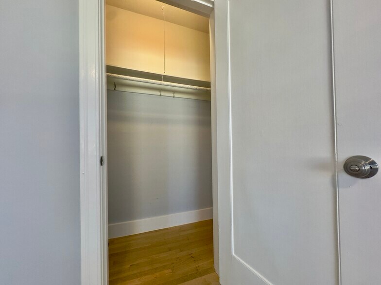 Building Photo - 161 Perry Pl