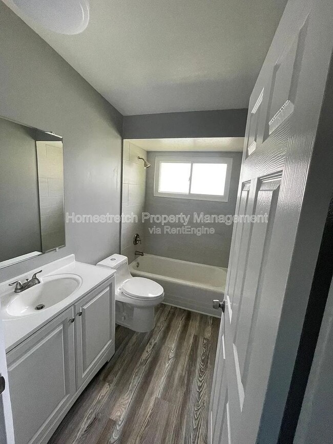 Building Photo - 430 Holiday Hl