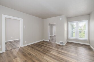 Building Photo - 220 4th St