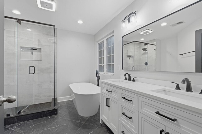Building Photo - 2661 Avery Park Dr