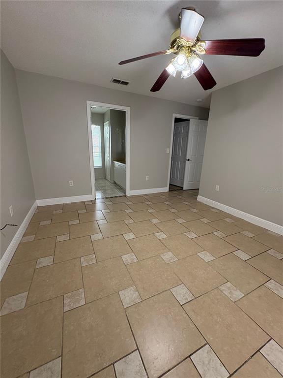 Building Photo - 305 Colonade Ct