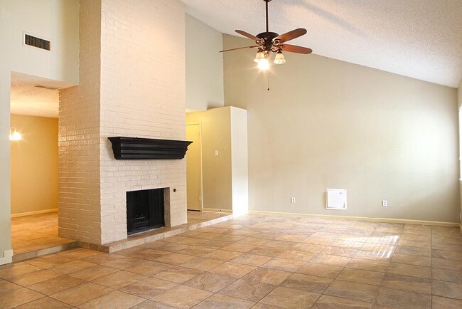 Building Photo - 12029 Acorn Oak St