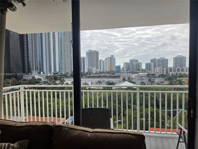 Building Photo - 210 174th St