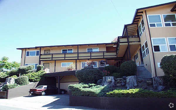 Building Photo - 128-130 Belle Ave