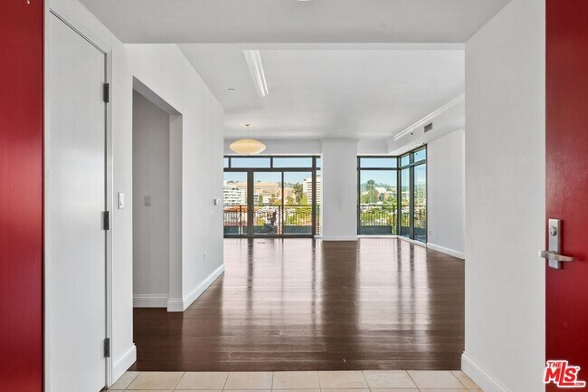 Building Photo - 10800 Wilshire Blvd