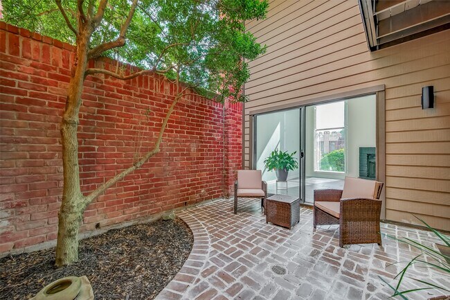 Building Photo - 7447 Cambridge St