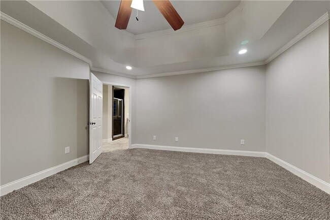 Building Photo - 4915 Wycliffe Dr SW