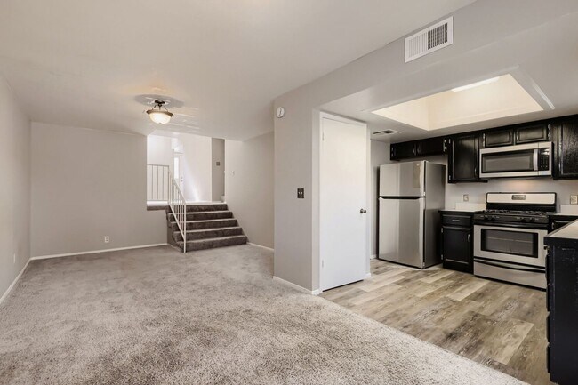 Building Photo - Townhome for Rent