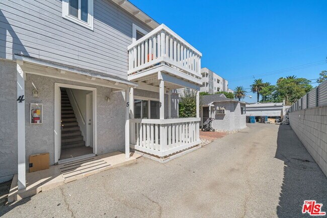 Building Photo - 14721 Sylvan St
