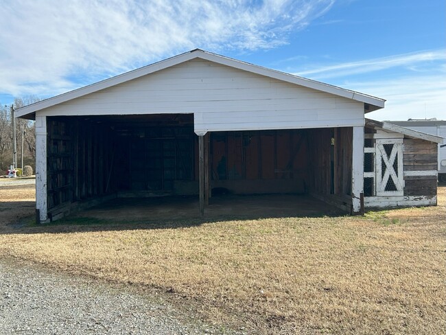 Building Photo - "Charming 3-Bedroom Home with Inviting Spa...